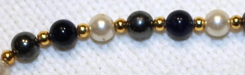 #Colar vintage de 47 cm com pérolas iridescentes, pretas e bolas douradas – photo 3